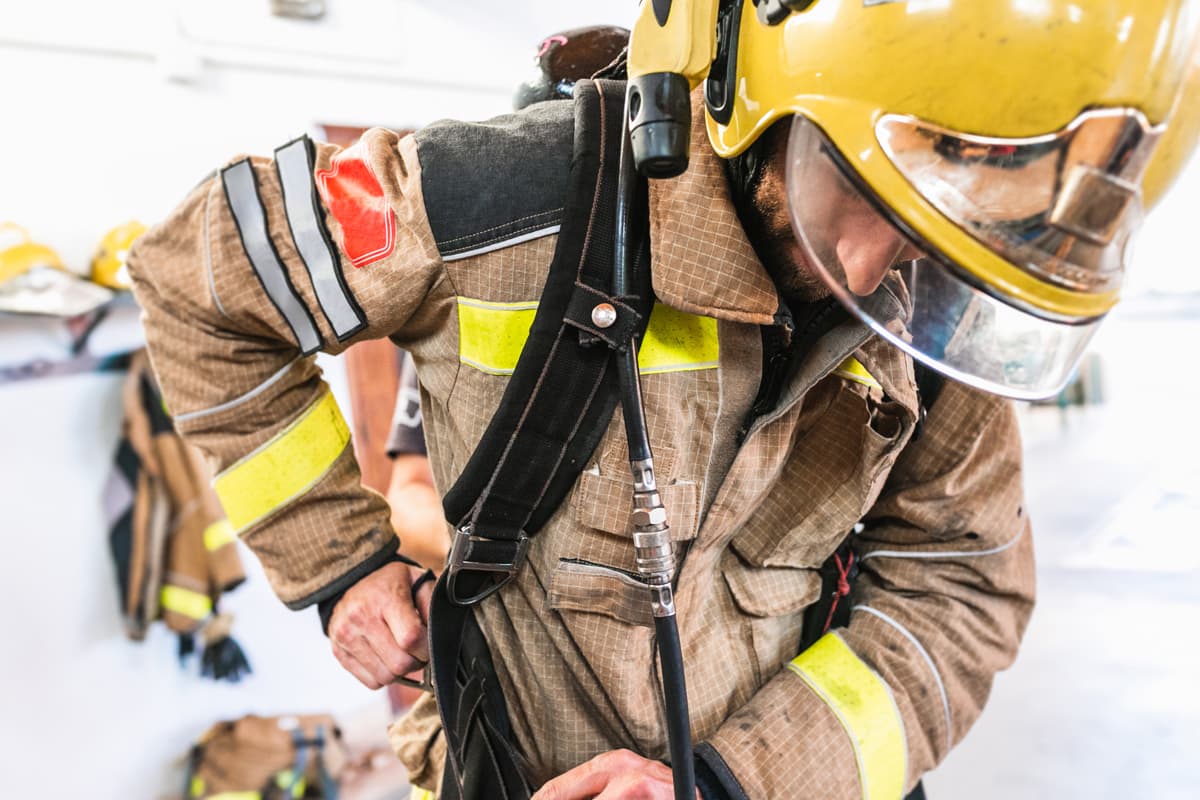 Venta de equipamiento especial para bomberos